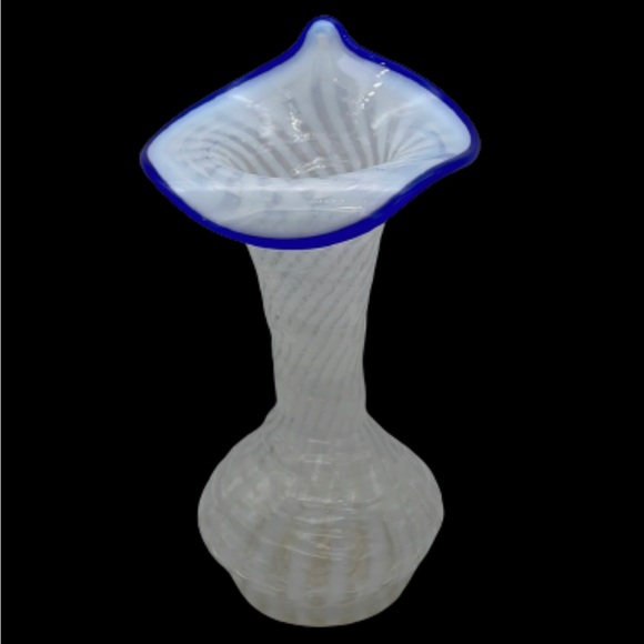FENTON GLASS JACK IN THE PULPIT WHITE SPIRAL OPALESCENT BLUE TRIM VASE - Picture 3 of 8